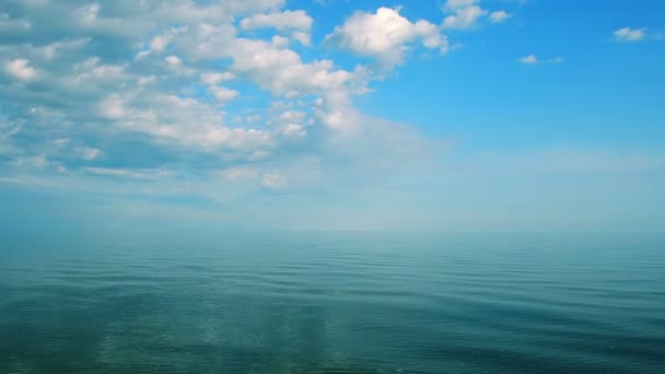 Θαλάσσιο Τοπίο Θάλασσα Και Σύννεφα Και Γλάροι — Αρχείο Βίντεο