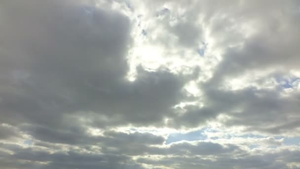 Temps écoulé, mouvement des nuages. Le mouvement des nuages dans le ciel .
