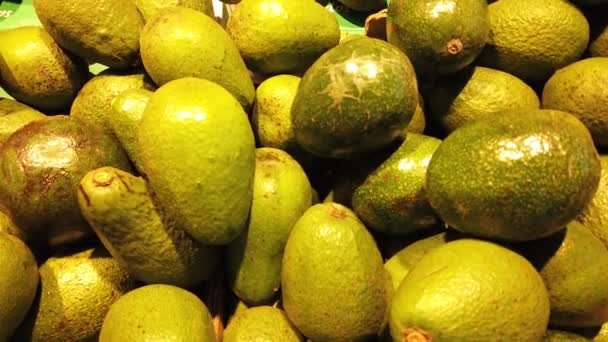 Avocats Frais Mûrs Dans Magasin — Video