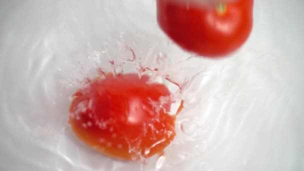 Frische Saftige Tomaten Zeitlupe — Stockvideo