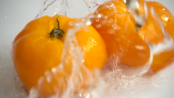 Świeże Soczyste Pomidory Zwolniony Ruch — Wideo stockowe