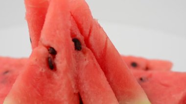 Karpuz parçaları atıyoruz. Harekette çekim..