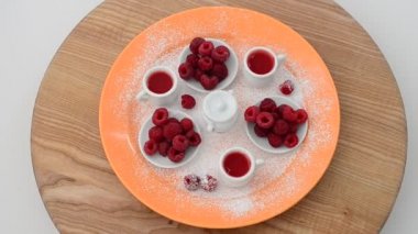 Ahududu ve reçel, hayat. Harekette çekim..