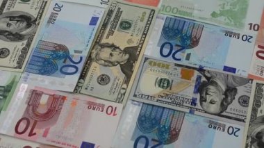 Avro ve dolar notları. Harekette çekim..