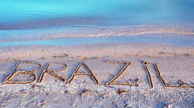 Brezilya 'da kumdaki yazı. Kumsalda, kumsalda..