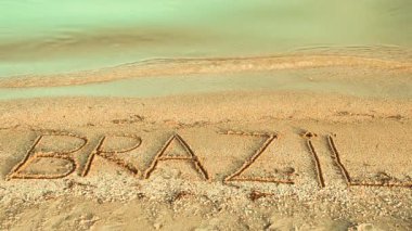 Brezilya 'da kumdaki yazı. Kumsalda, kumsalda..
