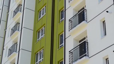 Görevden önce yeni evler. Yazın çekim..