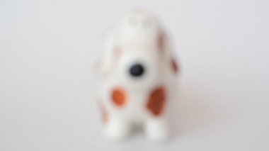 Bir köpek figürünün vurulması. Bir heykelciğin çekimine.