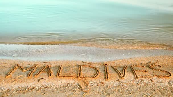 Malediven Die Inschrift Sand Inschrift Auf Sand Der Strand — Stockvideo