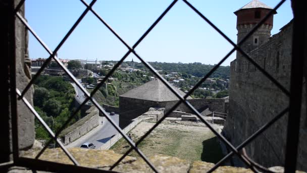 Vista Fortaleza Desde Ventana Celosía Fortaleza Kamenetz Podolsk Ucrania — Vídeo de stock