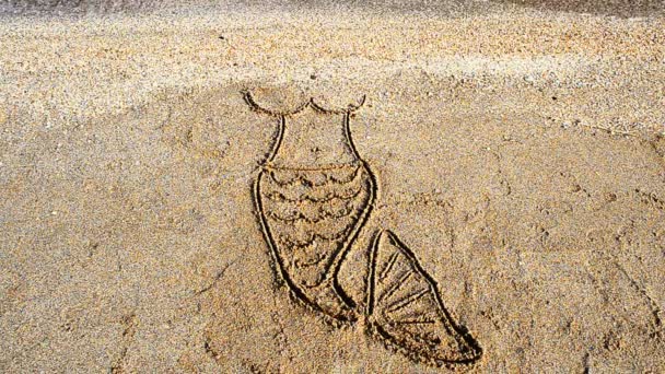 Γοργόνα Ζωγραφίζει Στην Άμμο Σχέδιο Στην Άμμο — Αρχείο Βίντεο