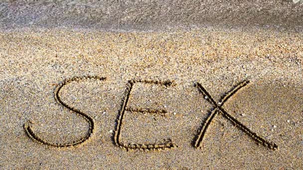 Επιγραφή Στο Σεξ Άμμο Μια Επιγραφή Στην Παραλία — Αρχείο Βίντεο