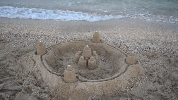 Fortezza Dalla Sabbia Sulla Spiaggia Del Mare Riprese Estate — Video Stock