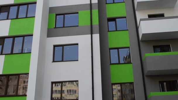 Prédio Apartamentos Tiro Uma Casa Momento Construção Tiro Uma Fachada — Vídeo de Stock