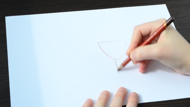 On dessine un verre avec une bouteille. Nous dessinons image .