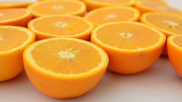 Sinaasappels Een Witte Achtergrond Schieten Beweging — Stockvideo