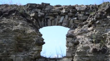Kale dengesini koruyor. Kamenetz-Podolsk Kalesi, Ukrayna.