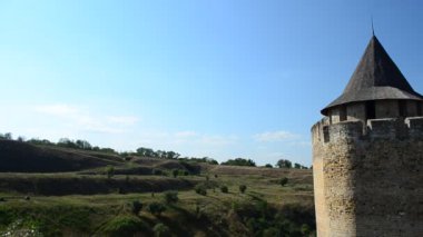 Ukrayna kalesi, antik. Batı Ukrayna 'daki Khotyn kasabasındaki ortaçağ kalesi.
