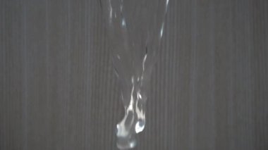 Düşen turp meyveleri. Yavaş çekim.