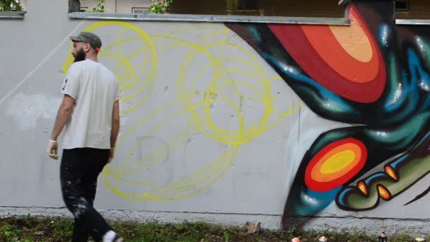 Proceso Creación Graffiti Valla Artista Dibuja Graffiti — Vídeo de stock