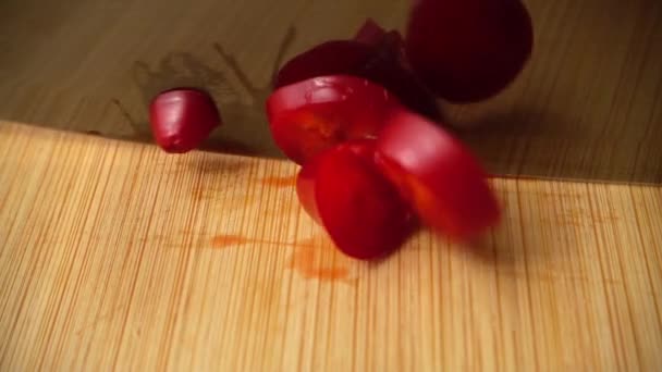 Kuchař Krájí Paprika Kapi Nožem Zpomalený Pohyb — Stock video