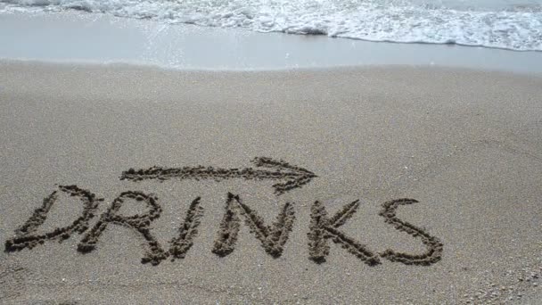 Inscription Boissons Flèche Dessinée Sur Sable Plage Avec Transparent Doux — Video