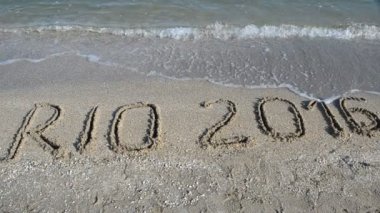 Rio 2016, kumsalda bir yazı. Kumsalda Olimpiyat oyunu, kumsalda.