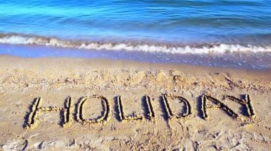 Kuma yazılmış bir tatil, kumsal. Sahilde çekim yapmak..