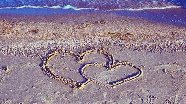 Τις Αγαπημένες Καρδιές Δύο Καρδιές Στην Παραλία — Αρχείο Βίντεο