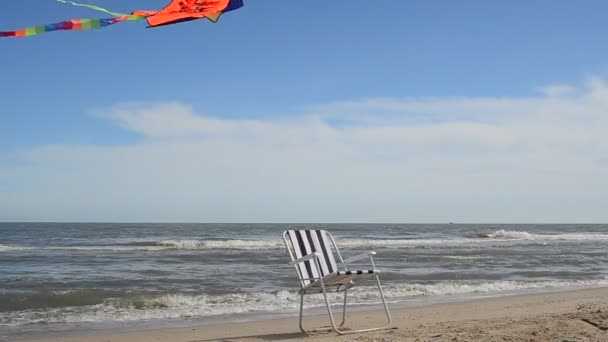 Chaise Lounge Playa Mar Una Cometa Hora Verano Beach Sea — Vídeos de Stock