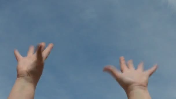 Руки Небо Различные Эмоции — стоковое видео