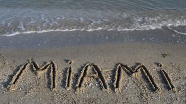 Miami 'nin kuma kazınmış hali. Kuma kazınmış..