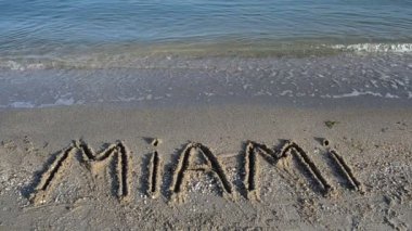 Miami 'nin kuma kazınmış hali. Kuma kazınmış..