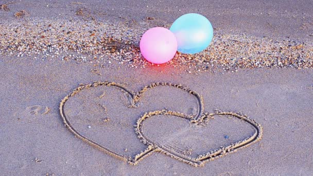 Δύο Καρδιές Στην Παραλία Καρδιές Αγάπης — Αρχείο Βίντεο