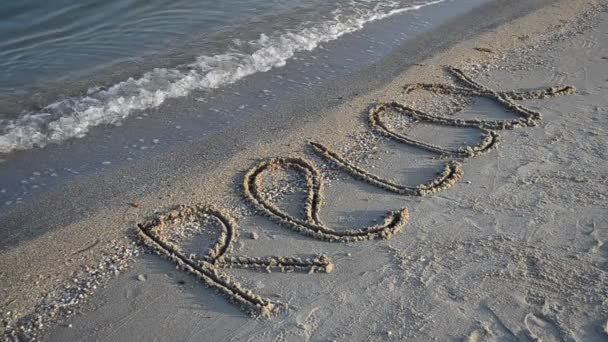 在沙地上签名放松一下 海滩上的题词 — 图库视频影像