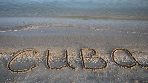 Iscrizione Cuba Sulla Sabbia Spiaggia Iscrizione Sulla Sabbia Spiaggia — Video Stock