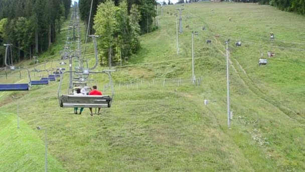 夏天的滑雪胜地布科维尔地面升降 夏天的喀尔巴阡山脉 — 图库视频影像