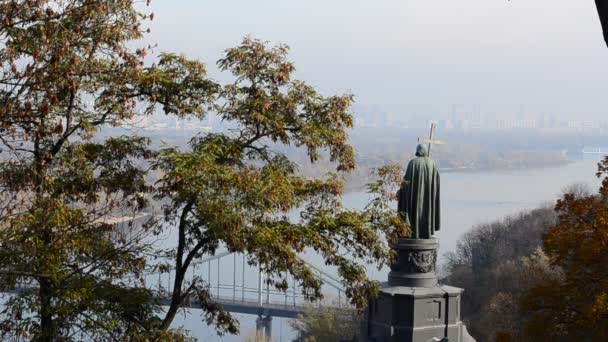 Monumento Vladimir Grande Monumento Vladimir Grande Situato Vladimirskaya Gorka Parco — Video Stock