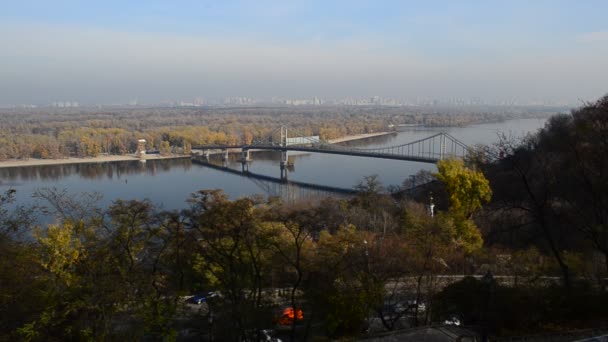 Ponte Sul Fiume Dnipro Autunno Riprese Kiev Ucraina — Video Stock