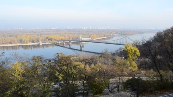 Зйомки Києві Україна Міст Через Річку Дніпро Осінь — стокове відео