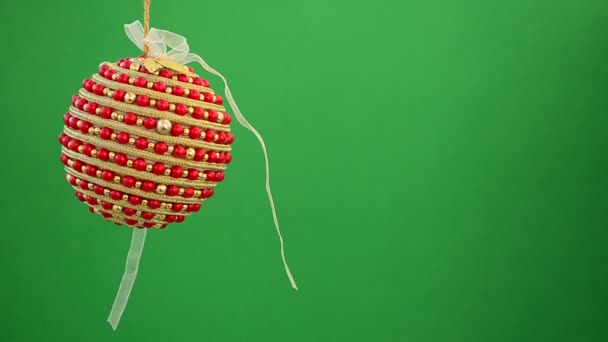 Kerstboomversiering Kerstboom Decoratie Een Groene Achtergrond — Stockvideo