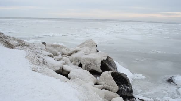 Камень Льду Зимний Пейзаж Замерзшее Море — стоковое видео