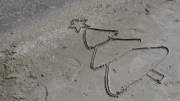 Ζωγραφίζει Πάνω Στην Άμμο Πυροβολισμοί Στην Παραλία — Αρχείο Βίντεο