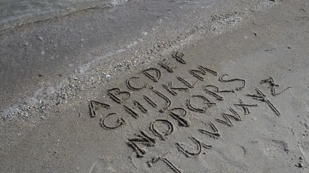 Alphabet Anglais Écrit Sur Sable Plage Tournage Sur Plage — Video