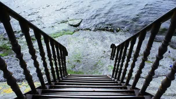 Escalera Que Muestra Camino Mar Escalera Que Muestra Camino Mar — Vídeo de stock