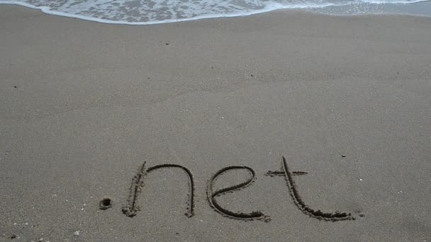 Das Wort Net Handgeschrieben Sand Einem Strand Schießen Strand — Stockvideo