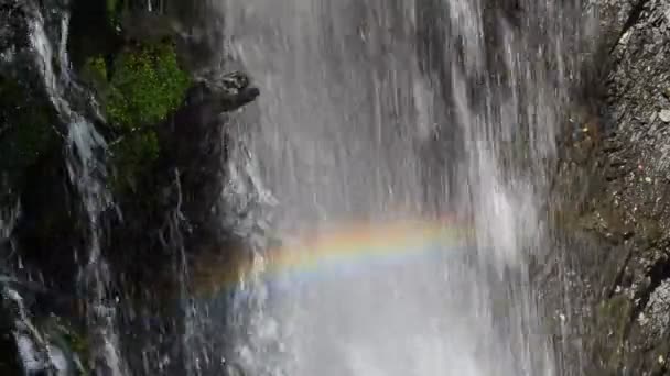 Vallen Regenboog Schieten Karpaten — Stockvideo
