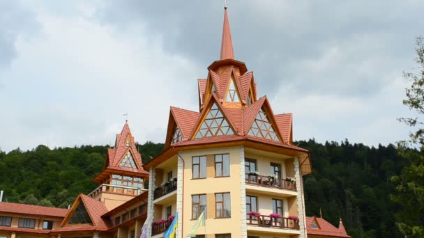 Hotel Den Bergen Schüsse Auf Hotel — Stockvideo