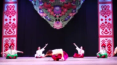 Ukrayna ulusal dansları. Odaklanamıyorum.