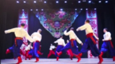 Ukrayna ulusal dansları. Odaklanamıyorum. Yavaş çekim.